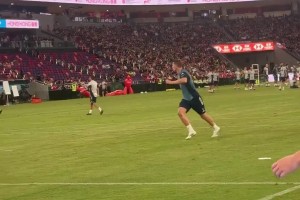 果真如此？香港槍迷：約克雷斯頭球不用指望了，完全沒(méi)腰腹發(fā)力