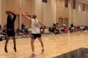 保羅在拉斯維加斯精英訓(xùn)練營 再秀招牌翻身跳投