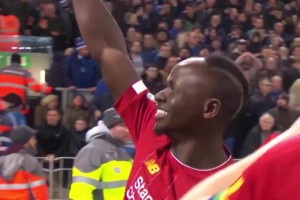 打斯諾克呢？馬內(nèi)這個傳球弧度，確定不是科幻片?