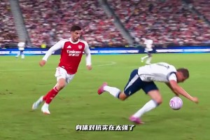 增肌效果非常明顯??！哈弗茨撞翻1米93的范德芬