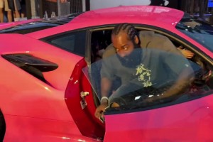 中國行狂歡夜！哈登這粉色超級跑車，也太酷了?。? >
                                        </div>
                                    </div>
                                                                        <div   id=