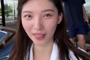 賴斯闖入鏡頭打招呼，小姐姐激動壞了??