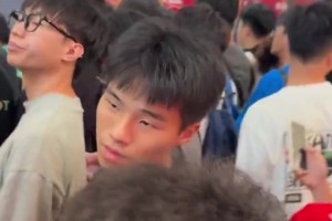 致敬威少？哈登抵達(dá)中國，一身唐裝出鏡，身前的保安太熟悉了！