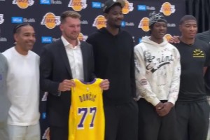 ??鎖定湖人！東契奇與湖人簽下3年1.65億美元的頂薪續(xù)約合同