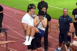 你們還愛玩這個呢？維卡里奧大帝出巡首爾，后防大臣丹索隨同！