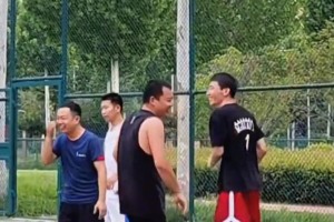 里夫斯：來(lái)中國(guó)必須學(xué)會(huì)敬茶~??