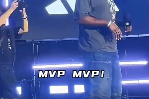 最后這動作太逗了！直觀感受小卡的大手！手大就是可以為所欲為！