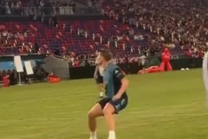 終于有大個子頂在前面了！約克雷斯訓(xùn)練中頭球小試牛刀！