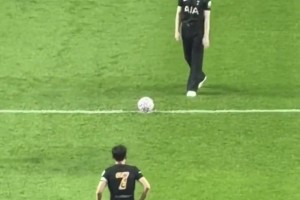 孫興慜告別戰(zhàn)！好友樸敘俊作為特別嘉賓為比賽開球