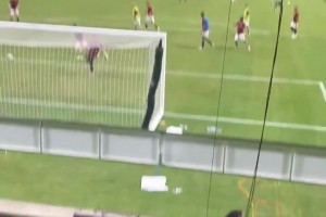 盡管是熱身賽，每場比賽的賽后，曼聯(lián)替補(bǔ)球員都會(huì)留下來加練