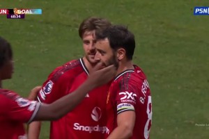 完全個人能力！芒特轉(zhuǎn)身寫意兜射遠角破門！曼聯(lián)2-1埃弗頓！