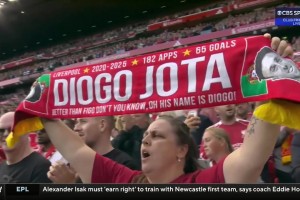 永遠(yuǎn)的利物浦20號(hào)！利物浦vs畢巴比賽第20分鐘，全場(chǎng)鼓掌致敬若塔