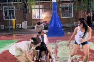 從來沒想到女生打球強(qiáng)度這么大，這不比NBA好看多了？????
