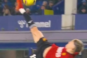 百看不厭！加納喬的驚天一鉤已成為英超名場面