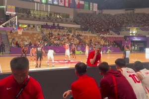 愛之深責之切！郭士強在線批評王俊杰跑錯戰(zhàn)術(shù)：腦子要保持清楚！