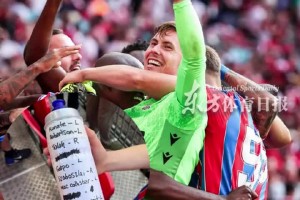 秘訣曝光！亨德森水瓶小紙條揭秘：利物浦5個點(diǎn)球方向?qū)α?個