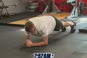 回擊質(zhì)疑！名場面：阿爾特塔采訪到一半為大家表演瞬移！