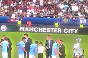 領(lǐng)獎臺前的這一幕，或許就是人人都愛格拉利什的原因