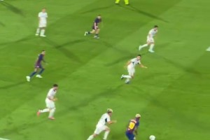 場邊看拉什福德空門不進(jìn)，你小子這浪費亞馬爾妙傳啊??