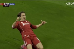 利物浦3-2再次領(lǐng)先！基耶薩禁區(qū)內(nèi)凌空破門！攻入個人英超首球！