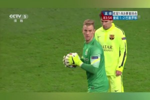 ??梅西背后死盯喬哈特，想搞偷襲被發(fā)現(xiàn)后溜了！