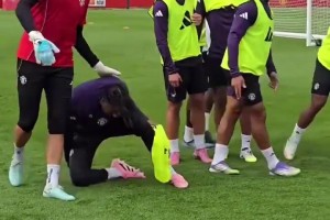 歡樂(lè)的訓(xùn)練場(chǎng)！齊爾克澤一副大哥樣，B費(fèi)和卡塞米羅又在聊什么？