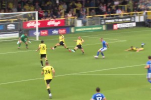 戲耍對(duì)手防線！英乙切斯特菲爾德球員達(dá)西這球進(jìn)得真漂亮??