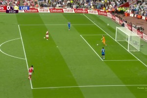 天吶??利茲聯(lián)后衛(wèi)送大禮，約克雷斯直面門將射門變解圍。。