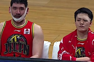 《CBA強度》??鐘誠&姜宇星場邊包扎名場面，很難憋住不笑