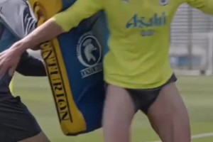 難受！曼城vs熱刺哈蘭德全場(chǎng)觸球22次，不到本方門將的一半