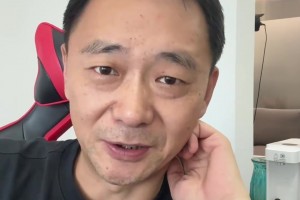 顏強(qiáng)：曼聯(lián)隊(duì)長(B費(fèi))是一個(gè)讓人很煩的球員，總是喋喋不休