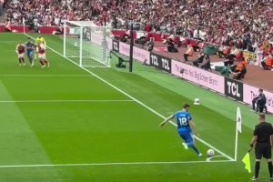 后防大爹！球迷視角看拉亞近距離神撲