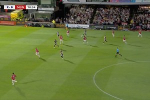 有爭(zhēng)議？格林斯比破門但被吹越位，細(xì)看馬奎爾是有擋一下