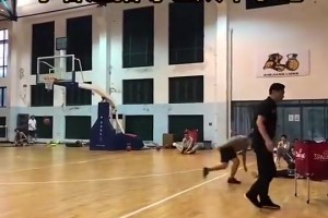 有點(diǎn)東西?。±畲航诮缤夤词秩舆M(jìn)三分！依舊寶刀不老