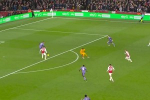 超級超級巨大失誤！馬丁內(nèi)利硬生生撞開范迪克破門