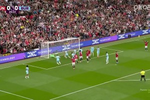 又是烏龍??卡塞米羅頭球造烏龍，曼聯(lián)英超開(kāi)賽3輪2球全是烏龍