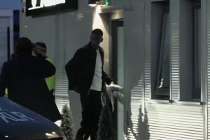 天空體育：伊薩克已抵達(dá)機(jī)場，他將乘飛機(jī)與瑞典隊(duì)會(huì)合