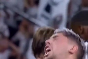 太絲滑了！京多安晃開防守后這一記吊射，頗具大師風范！