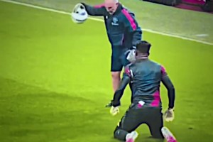 奧納納這賽前熱身前無(wú)古人后無(wú)來(lái)者，能不能連教練一起開(kāi)了！