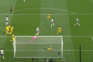 連失良機(jī)！馬杜埃凱過人妙傳，埃澤爆射被撲拉什福德補(bǔ)射打偏！