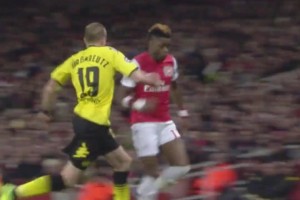 還有阿森納球迷記得他這記助攻嗎？這帶球節(jié)奏，真的太棒了！