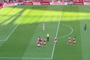 這球真的不講理！現(xiàn)場(chǎng)球迷視角看：哈弗茨長(zhǎng)驅(qū)直入單刀冷靜破門！