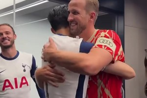 擁抱致意！當(dāng)孫興慜和凱恩再次相見(jiàn)！兩人甜蜜地?fù)肀г诹艘黄穑? >
                                        </div>
                                    </div>
                                                                        <div   id=