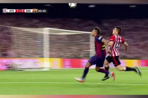 內(nèi)馬爾彩虹過人戲耍對(duì)手遭圍攻！隊(duì)長哈維和隊(duì)友上前保護(hù)！