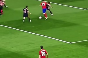 一球成名！巔峰薩烏爾一條龍連過(guò)4人攻破拜仁！